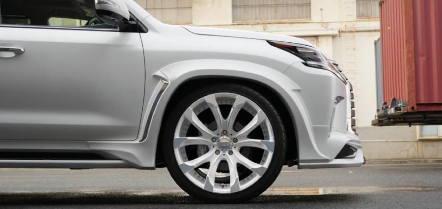  Lexus LX570 by Wald 2016 года  (фото 16 из 17)